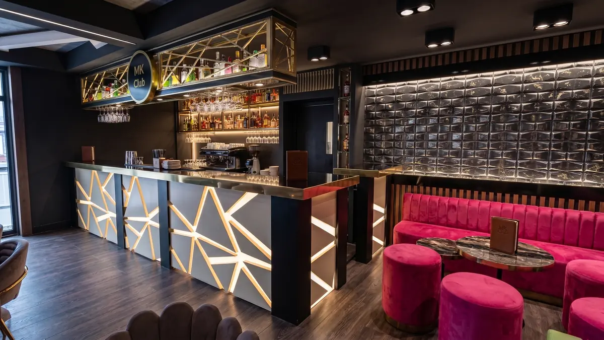 Premium Διακόσμηση All Day Bar Restaurant στη Γερμανία — μπάρα 02